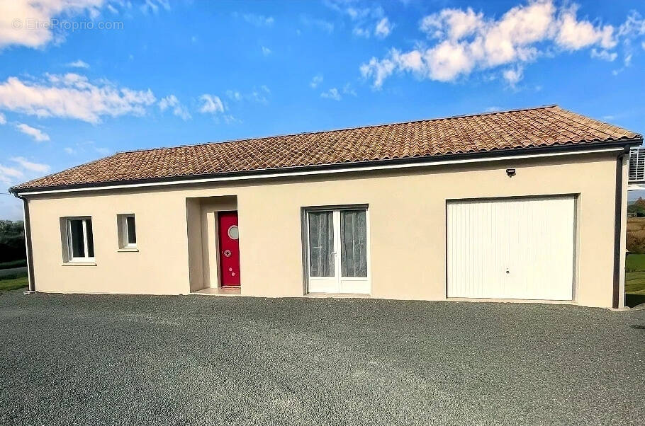 Maison à COURS-DE-PILE