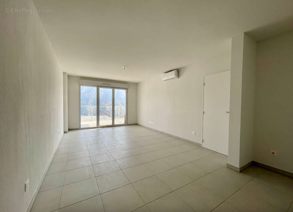 Appartement à GILETTE