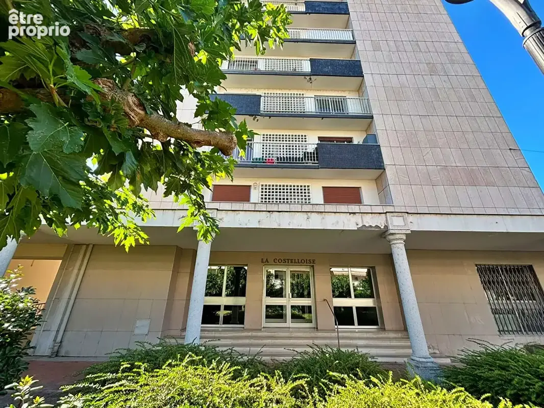 Appartement à LE COTEAU