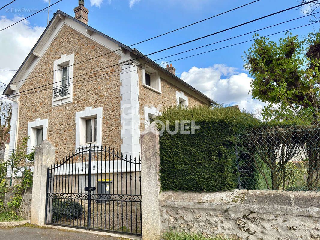 Maison à SOISY-SUR-SEINE
