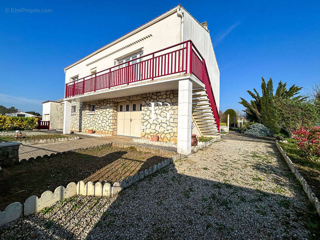 Maison à ECHILLAIS