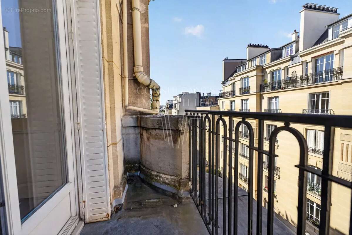Appartement à PARIS-16E