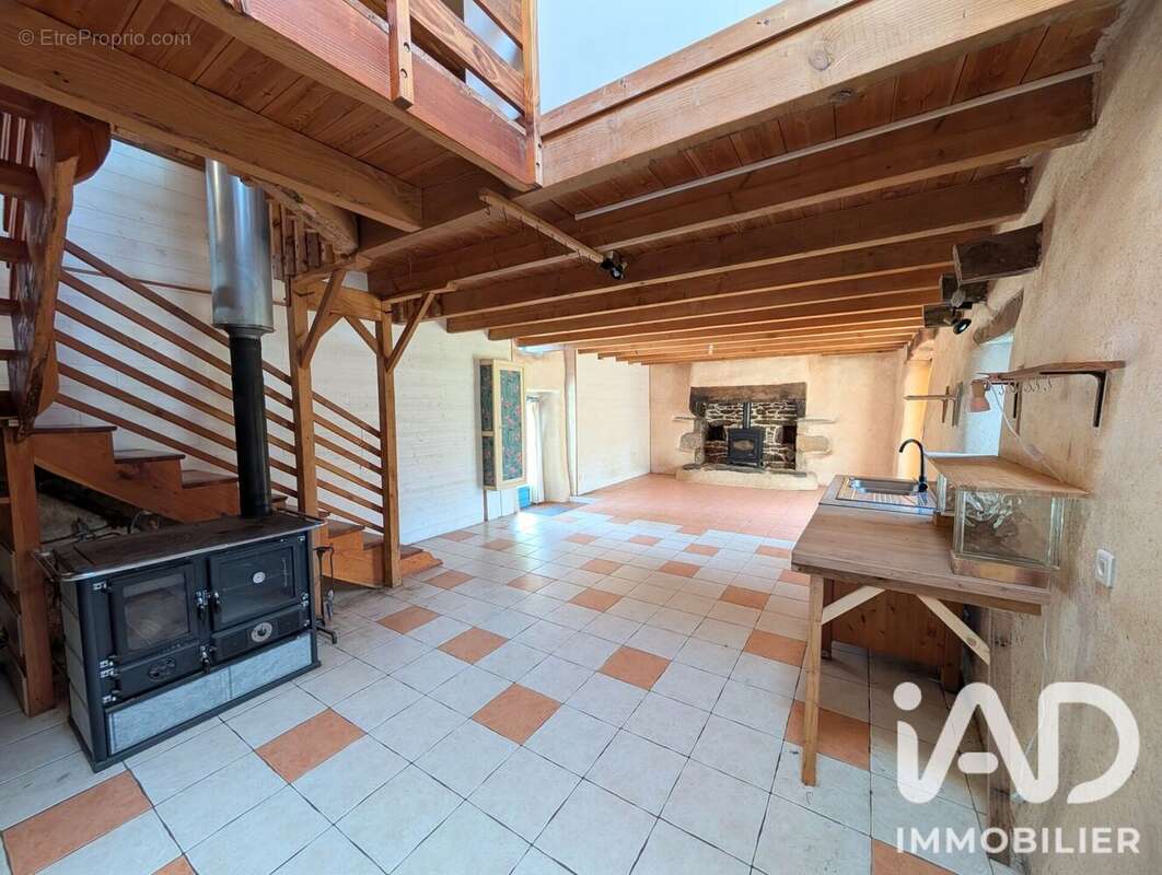 Maison 110 m² à La Feuillee  - photo 3