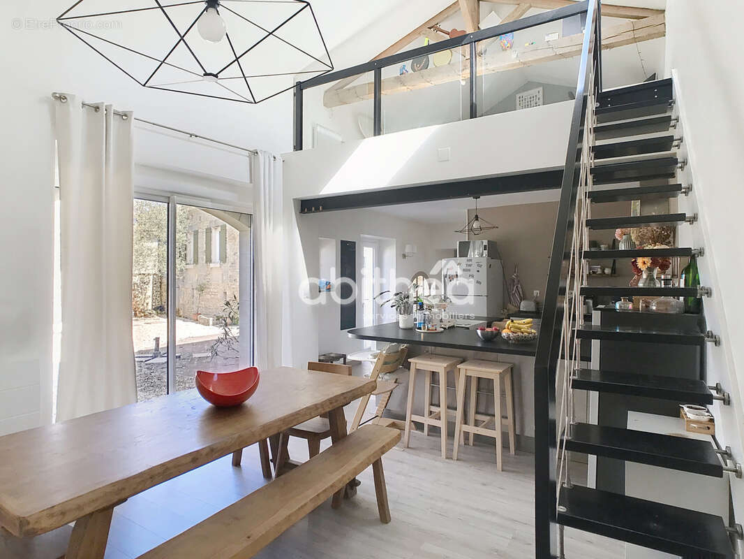 Maison à ROULLET-SAINT-ESTEPHE