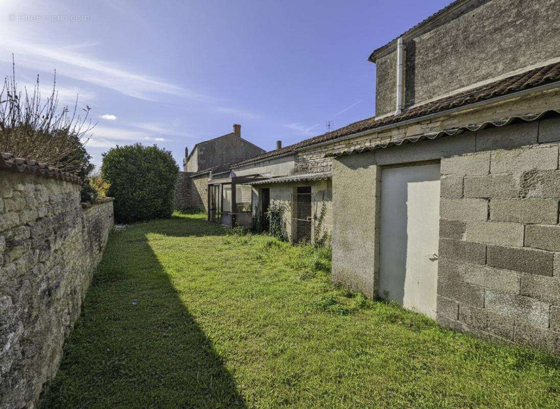 Maison à AUTHON-EBEON