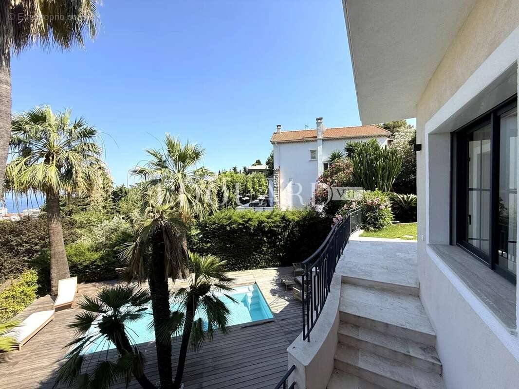 Superbe villa contemporaine avec piscine, une oasis de lumière au cœur de Roquebrune Cap Martin - photo 32