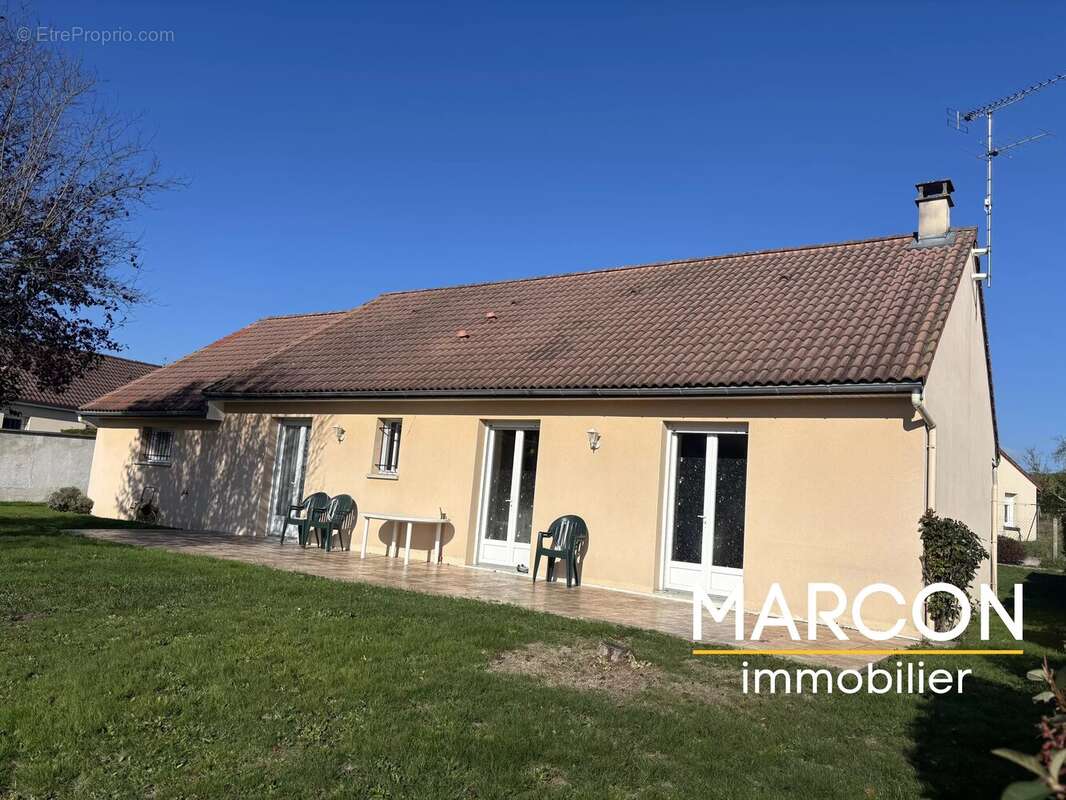 Maison à SAINT-PIERRE-DE-FURSAC