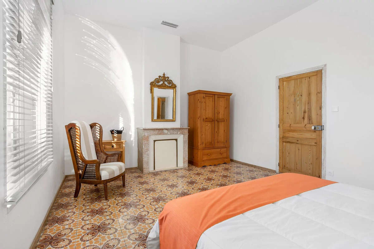 Maison 330 m² à Faugeres  - photo 7