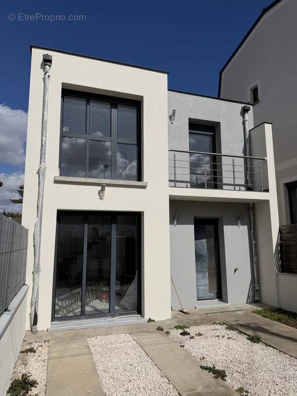 Maison à SARTROUVILLE