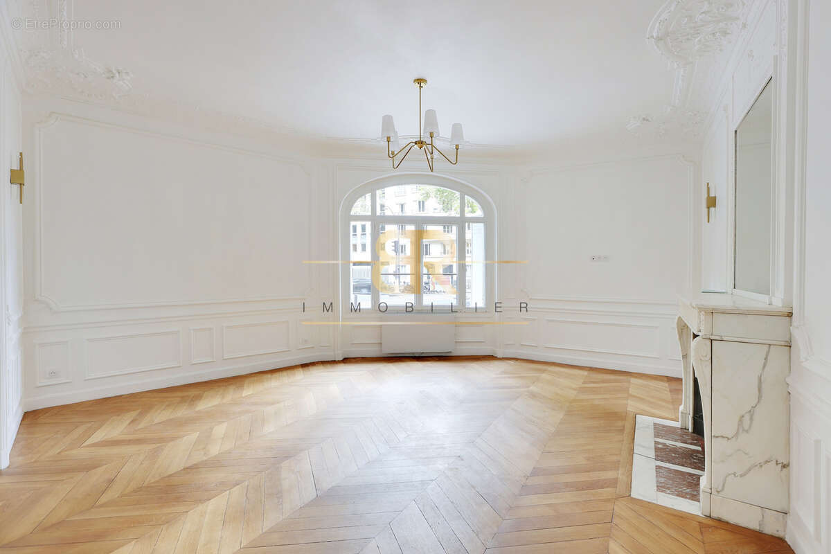 Appartement à PARIS-7E