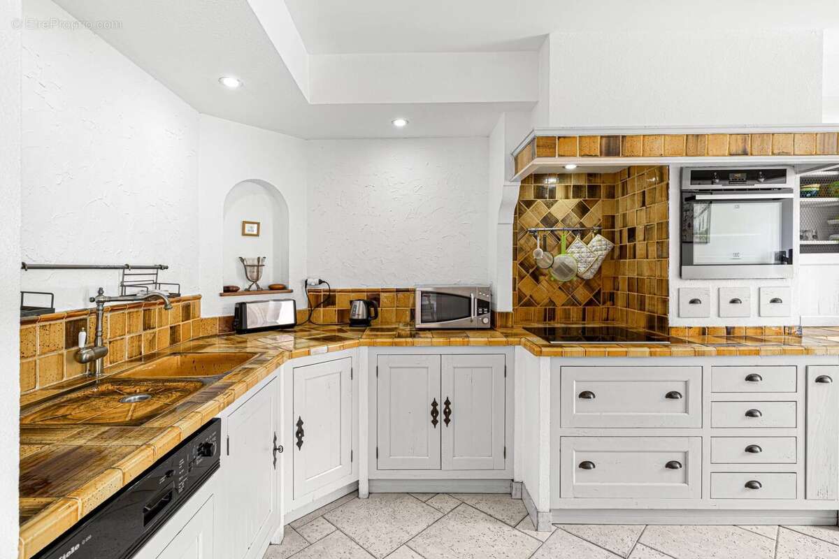 Exclusivité – Nice Ouest – Corniche Fleurie – Duplex esprit « Villa sur le toit » – 100 m² – Terrasses spectaculaires (91 m²) &  - photo 6