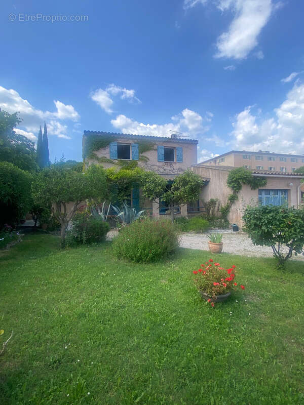 Maison à LORGUES