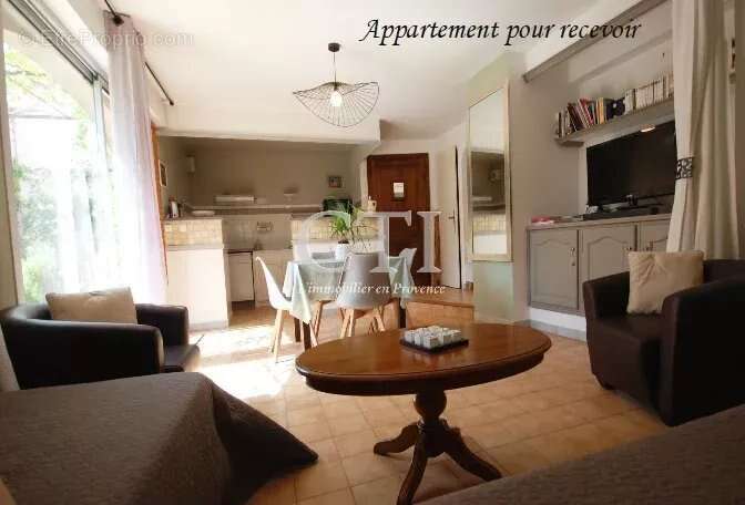 Exceptionnelle maison au charme de l'ancien et au confort contemporain avec jardin, piscine et annexes - photo 32