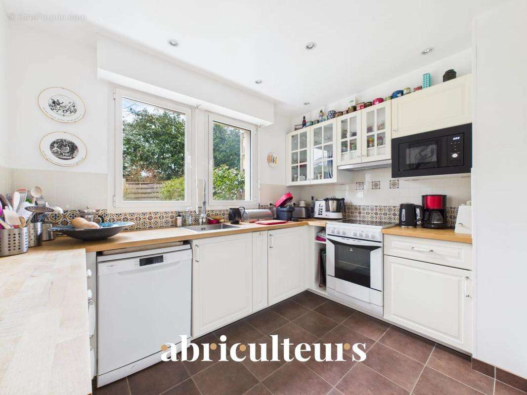 Appartement à LA CELLE-SAINT-CLOUD