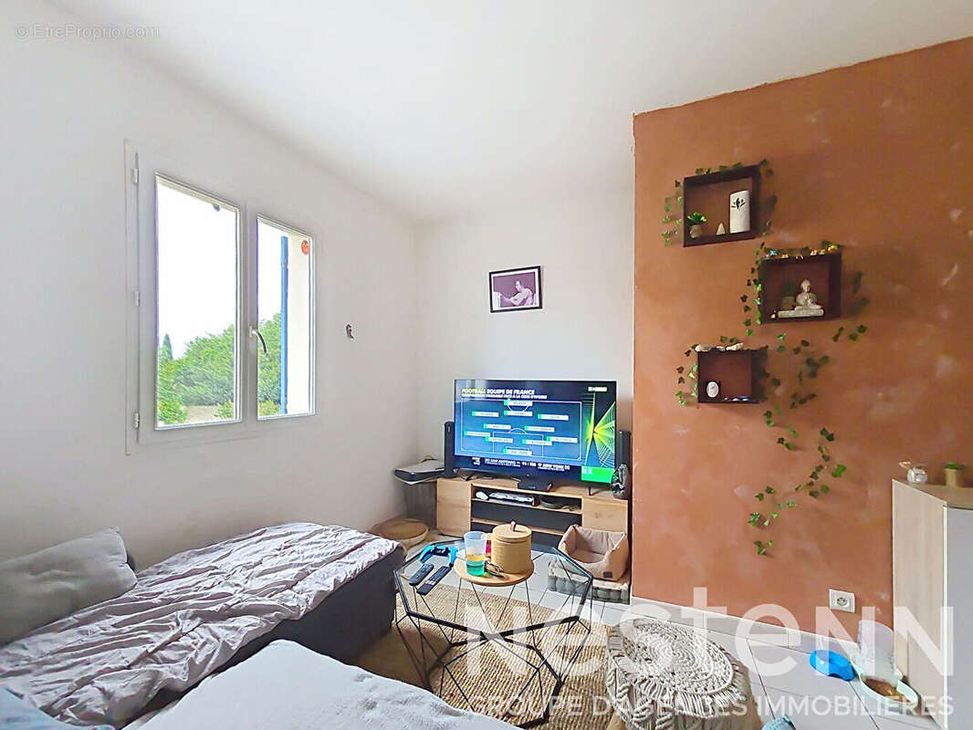 Appartement à MOURIES
