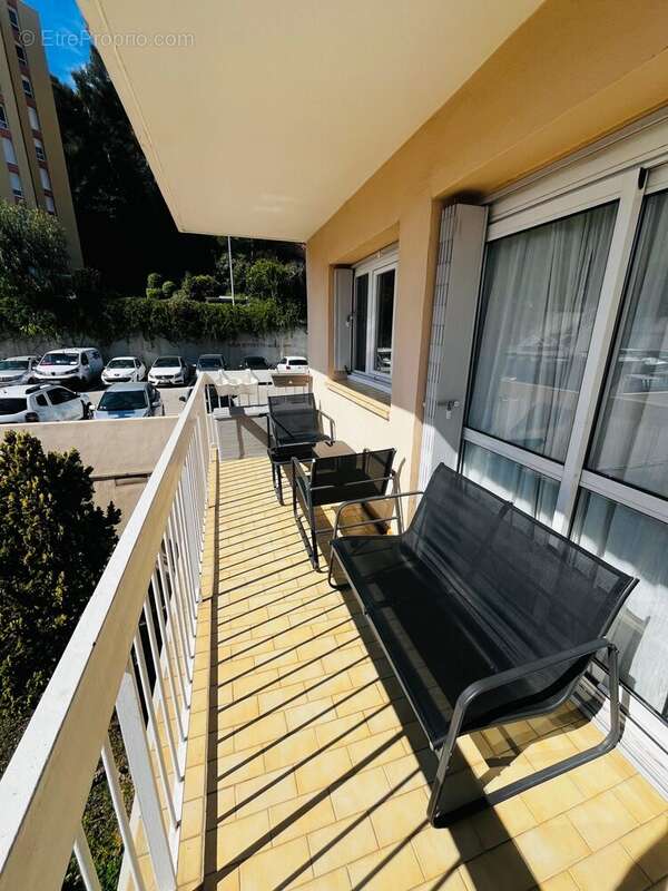 Appartement à SAINT-LAURENT-DU-VAR