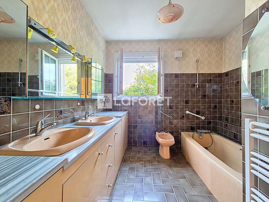 Maison à NOYAL-CHATILLON-SUR-SEICHE