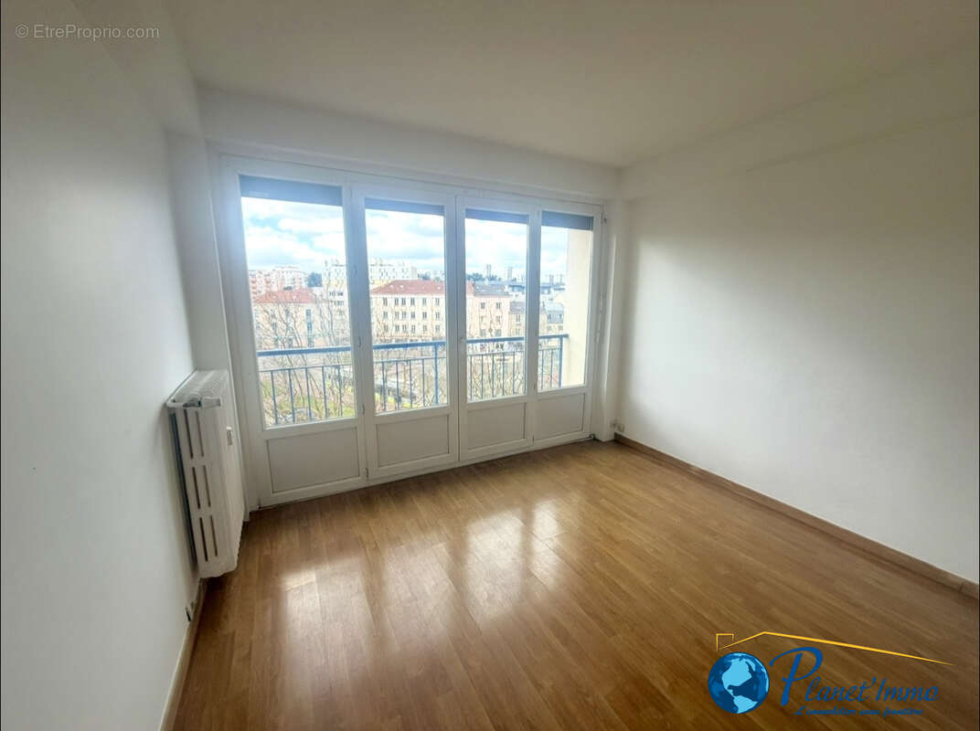 Appartement à SAINT-PRIEST-EN-JAREZ