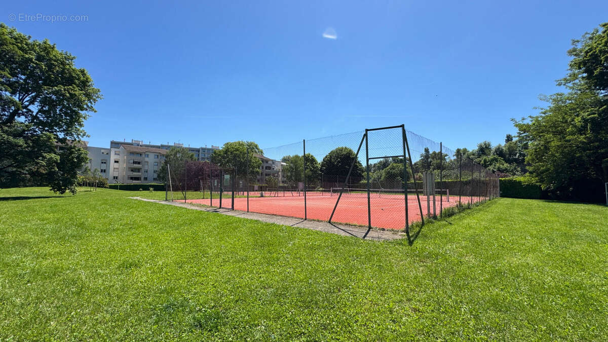 Appartement Rénové avec terrasse - Résidence familiale avec parc et tennis - photo 10