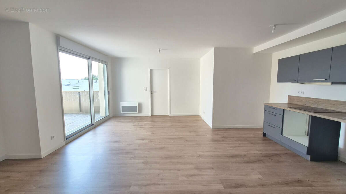Appartement - 72m² - TOURS NORD - photo 2