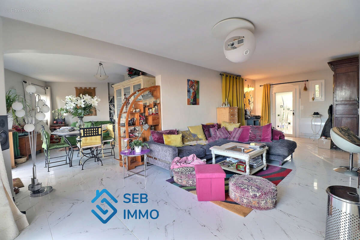 Maison à VILLELONGUE-DELS-MONTS