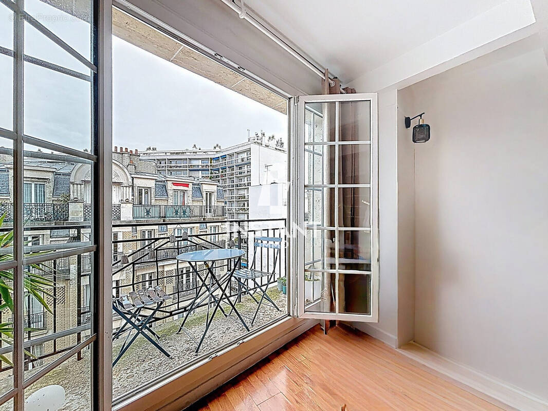 Appartement à PARIS-18E