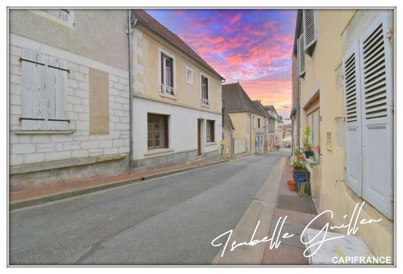 Maison à LE CHATELET