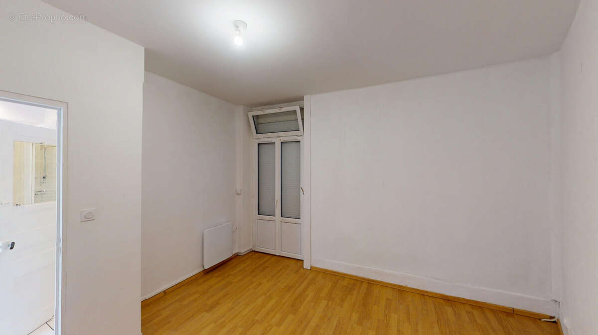 Appartement à UNIEUX