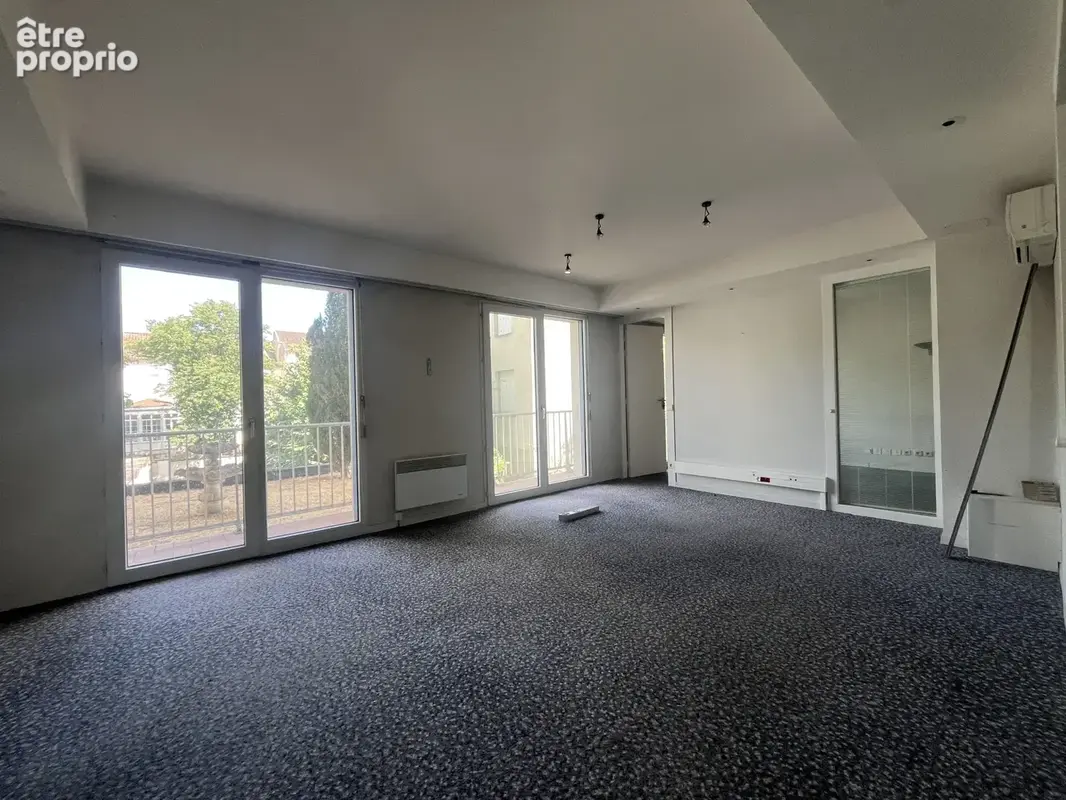 Ensemble immobilier à usage professionnel ou commercial à Périgueux - photo 4