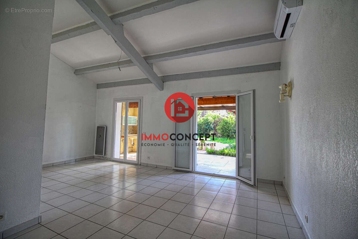 Séjour cathédrale accès terrasse - Maison à PUJAUT