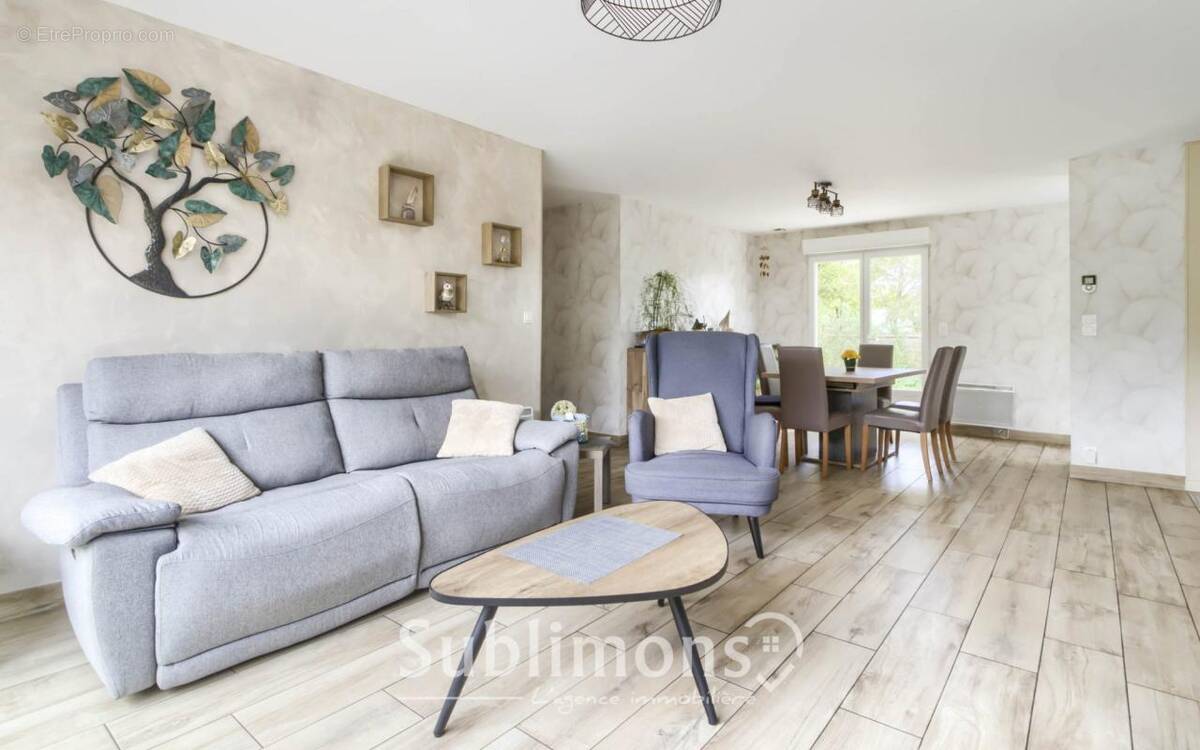 Maison à LA CHAPELLE-DES-MARAIS