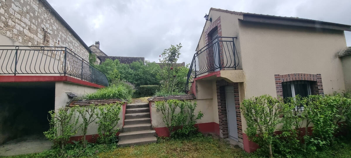 Maison à PONT-SUR-YONNE