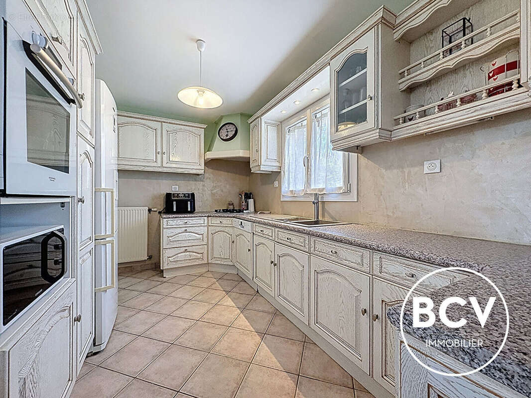 Maison à FONTAINE-LA-GUYON