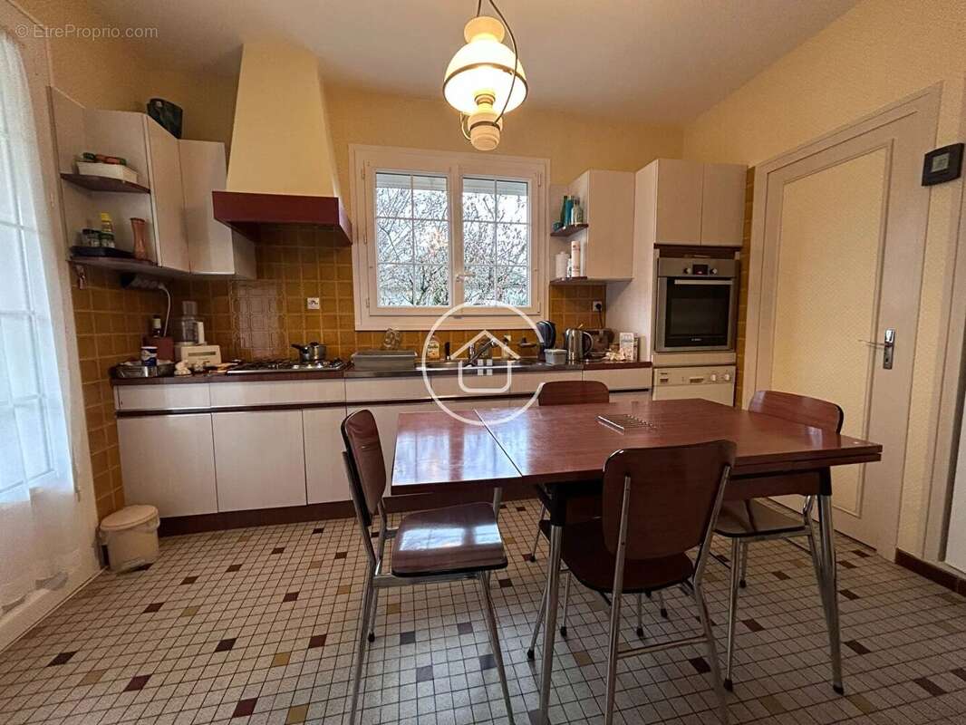 Maison à LA CHAUSSEE-SAINT-VICTOR