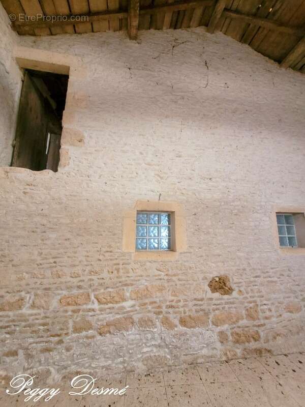 Maison à SAINT-JEAN-D'ANGELY