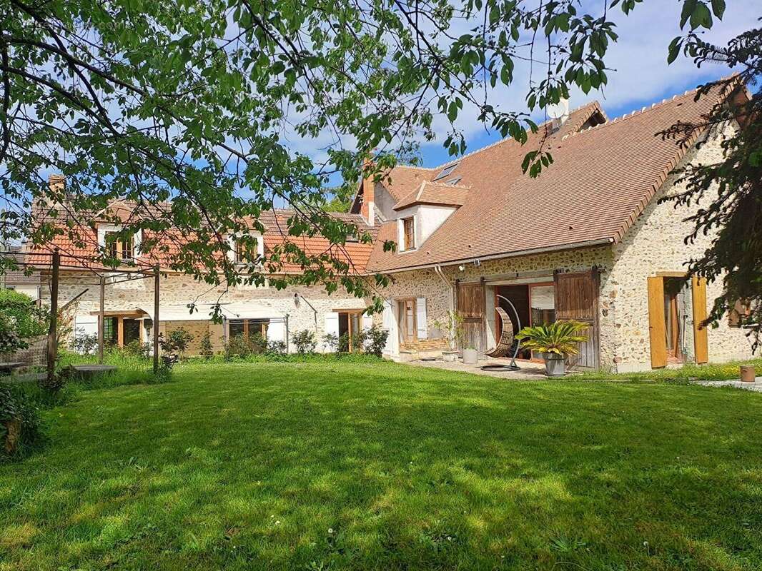 Maison à SAINT-CYR-SOUS-DOURDAN