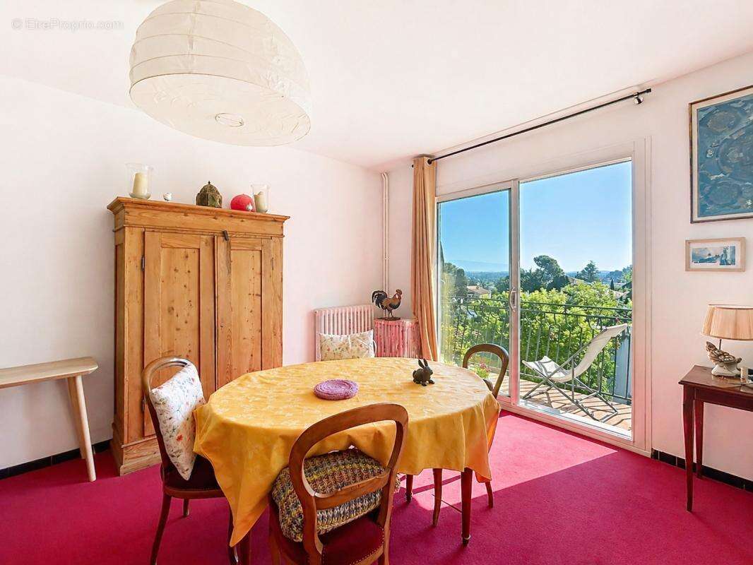 Appartement à VILLENEUVE-LES-AVIGNON