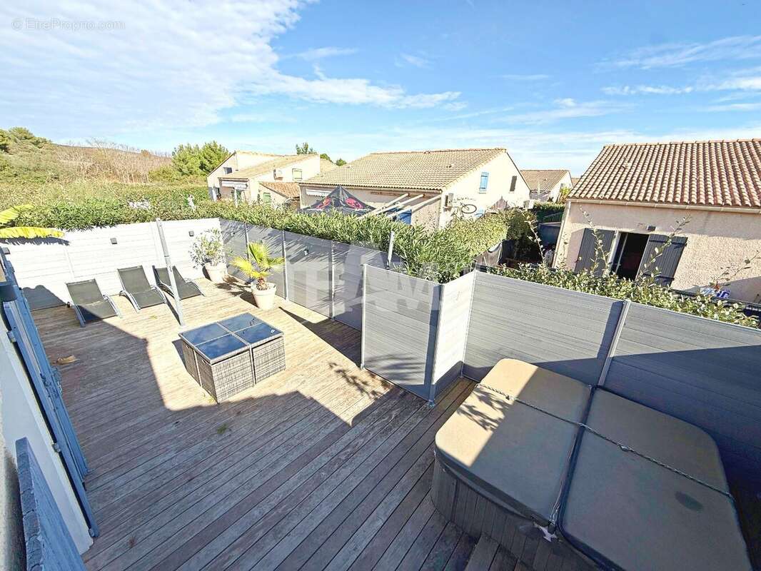 Appartement à VIC-LA-GARDIOLE