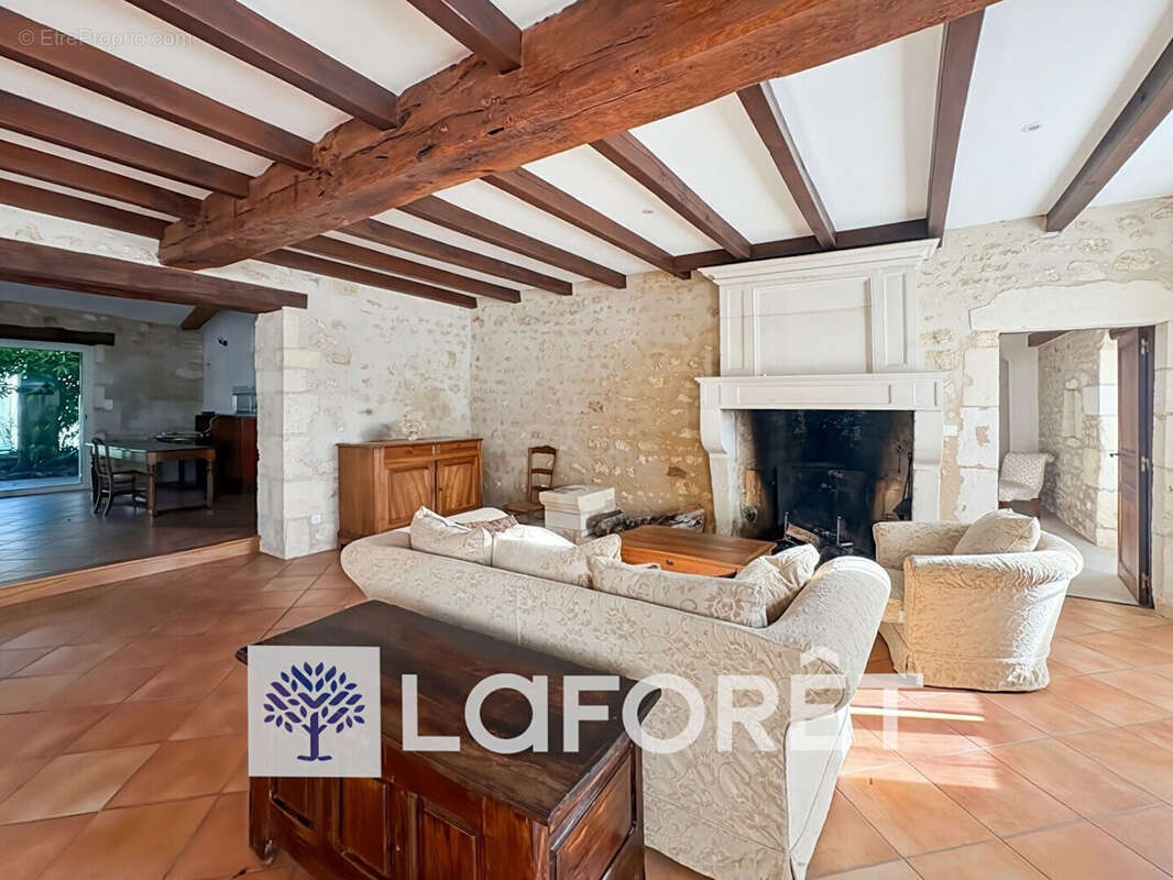 Maison à SAINT-GENIS-DE-SAINTONGE