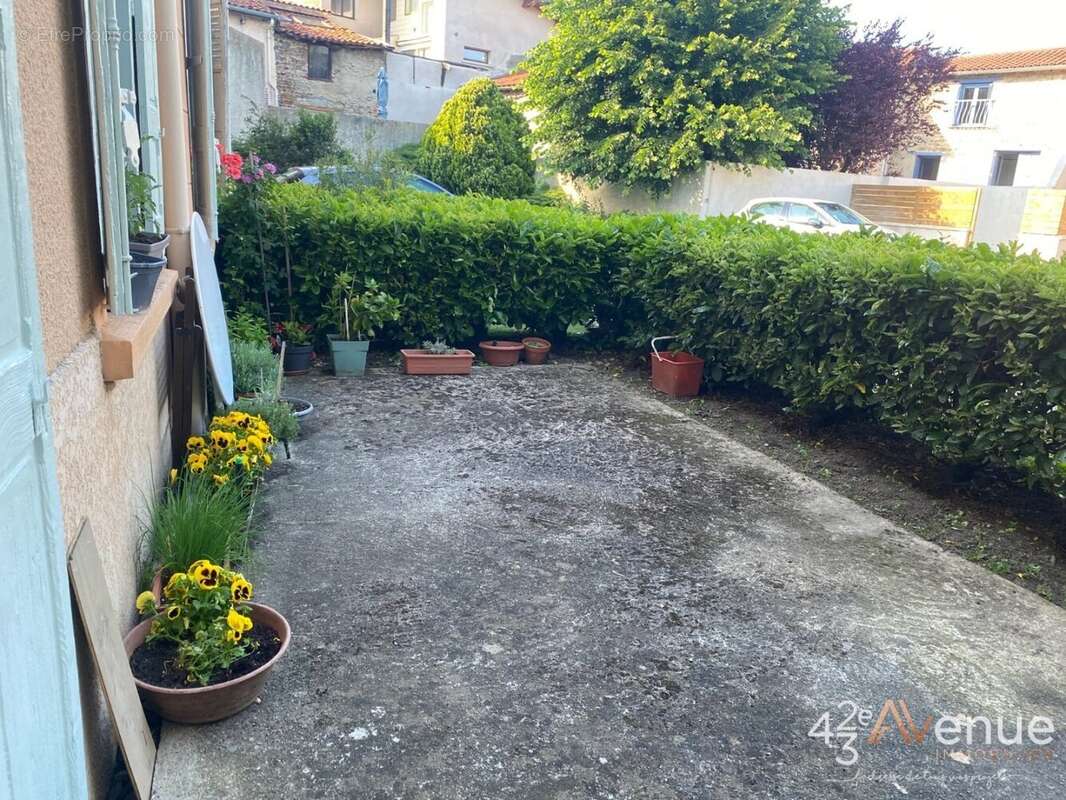 Appartement à SAINT-JUST-SAINT-RAMBERT