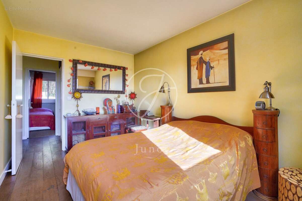 Appartement à LE MESNIL-LE-ROI