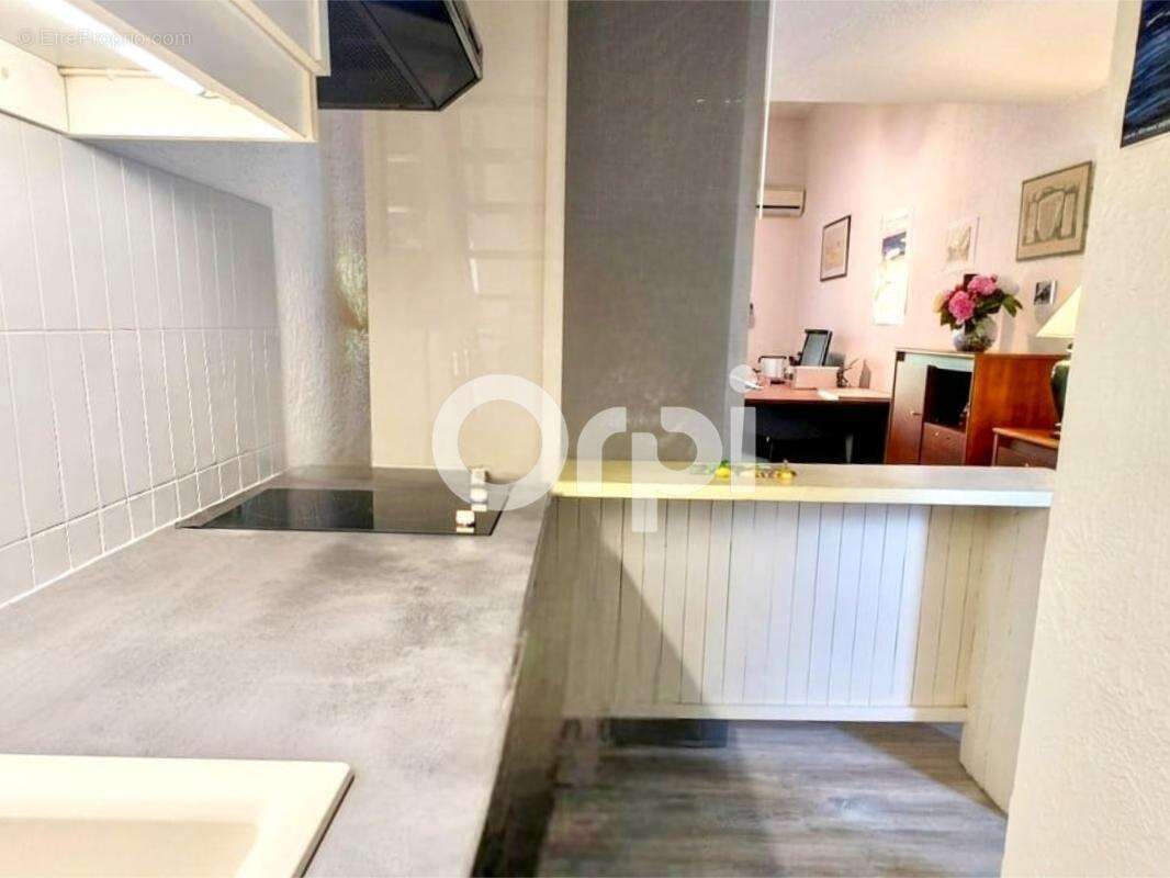 Logement avec terrasse - place de parking privée et cave - piscine / résidence sécurisée - photo 8