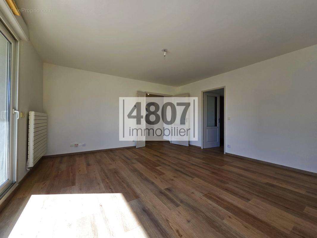 Appartement à VILLE-LA-GRAND