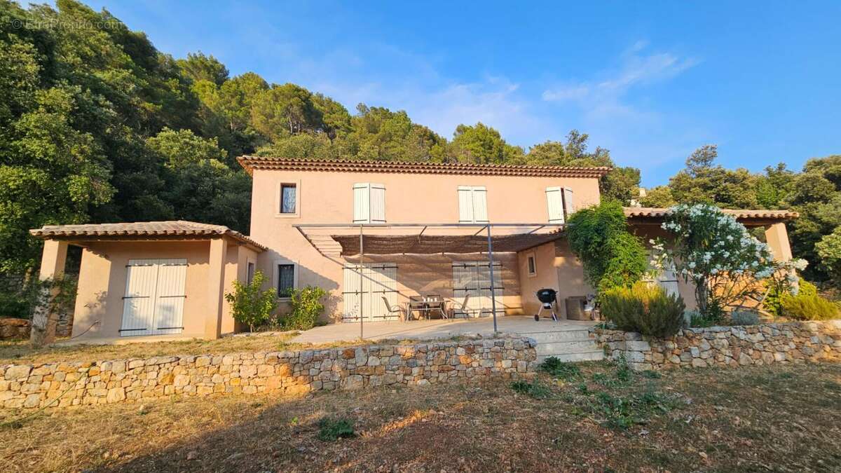 Claviers , Var . Villa contemporaine avec vue dégagée, piscine et terrain de 5800 m² - photo 4