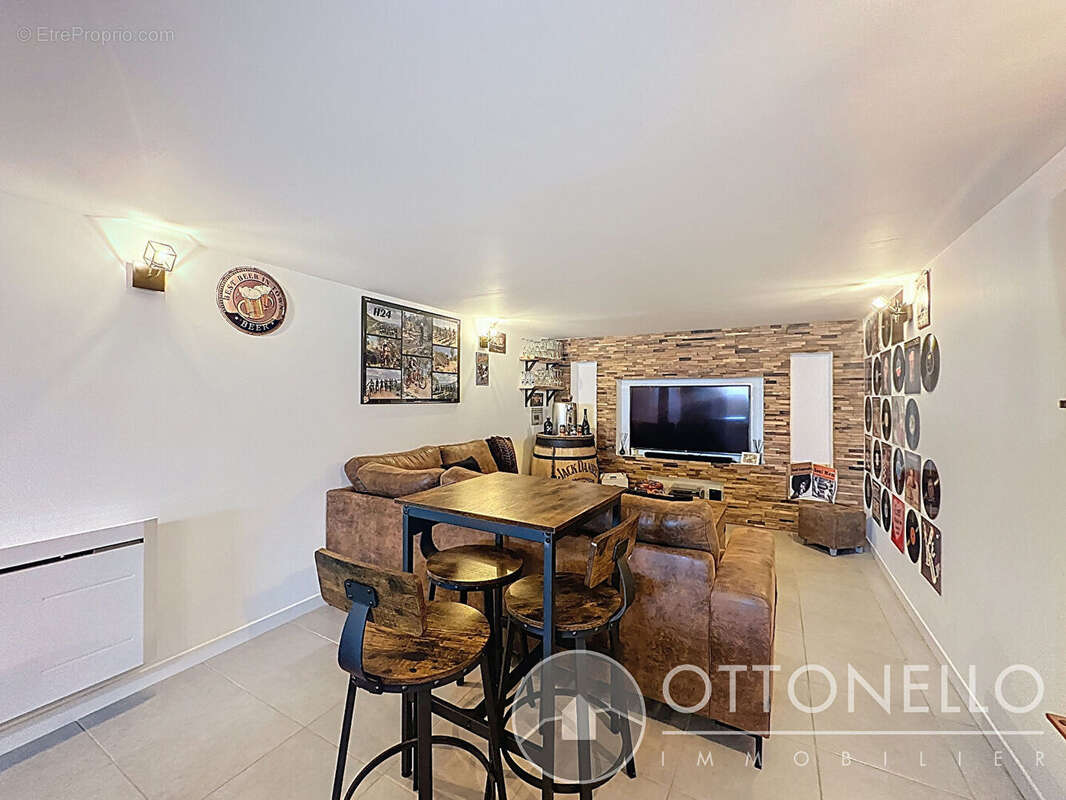 Maison à ROQUEBRUNE-SUR-ARGENS