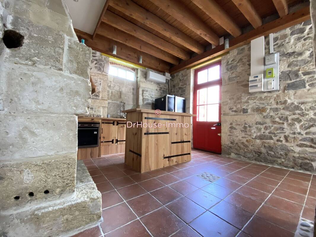 Maison à SAINT-LAURENT-D'AIGOUZE