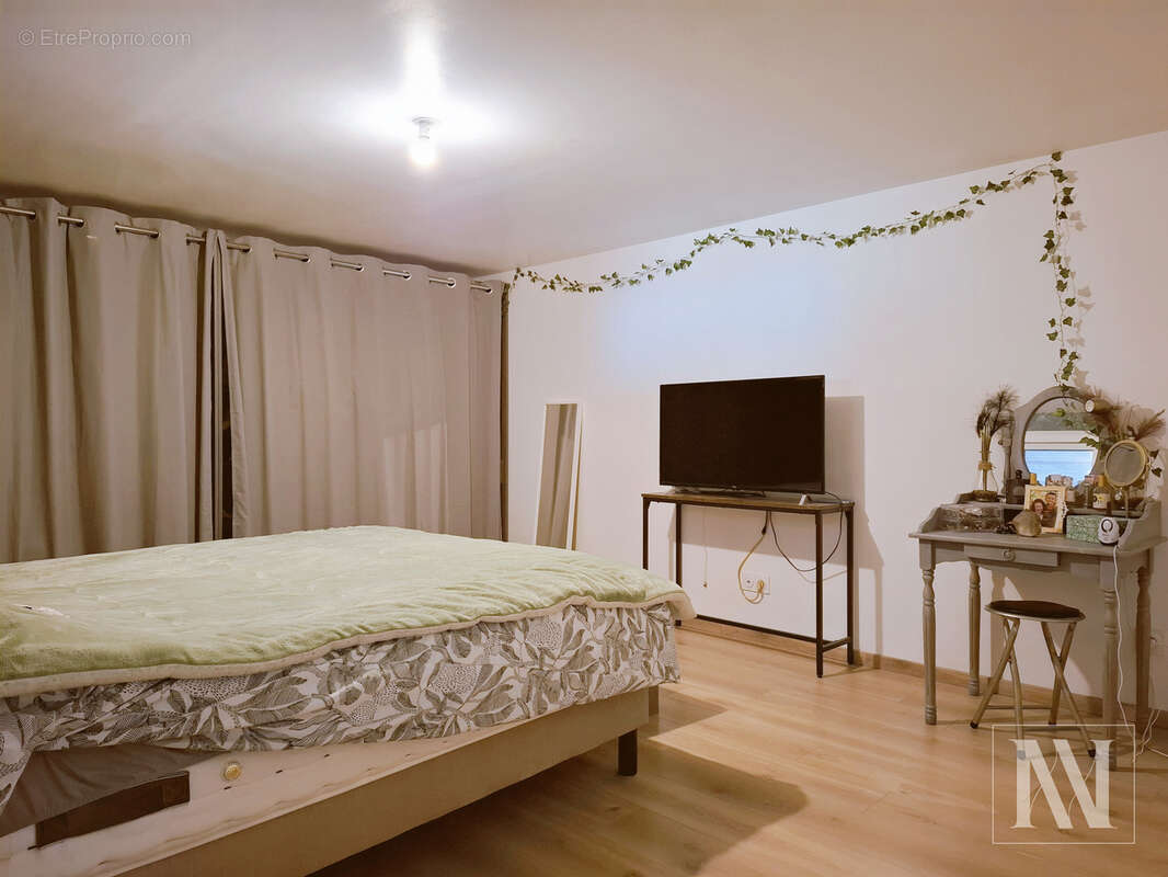 Maison à MONTSUZAIN