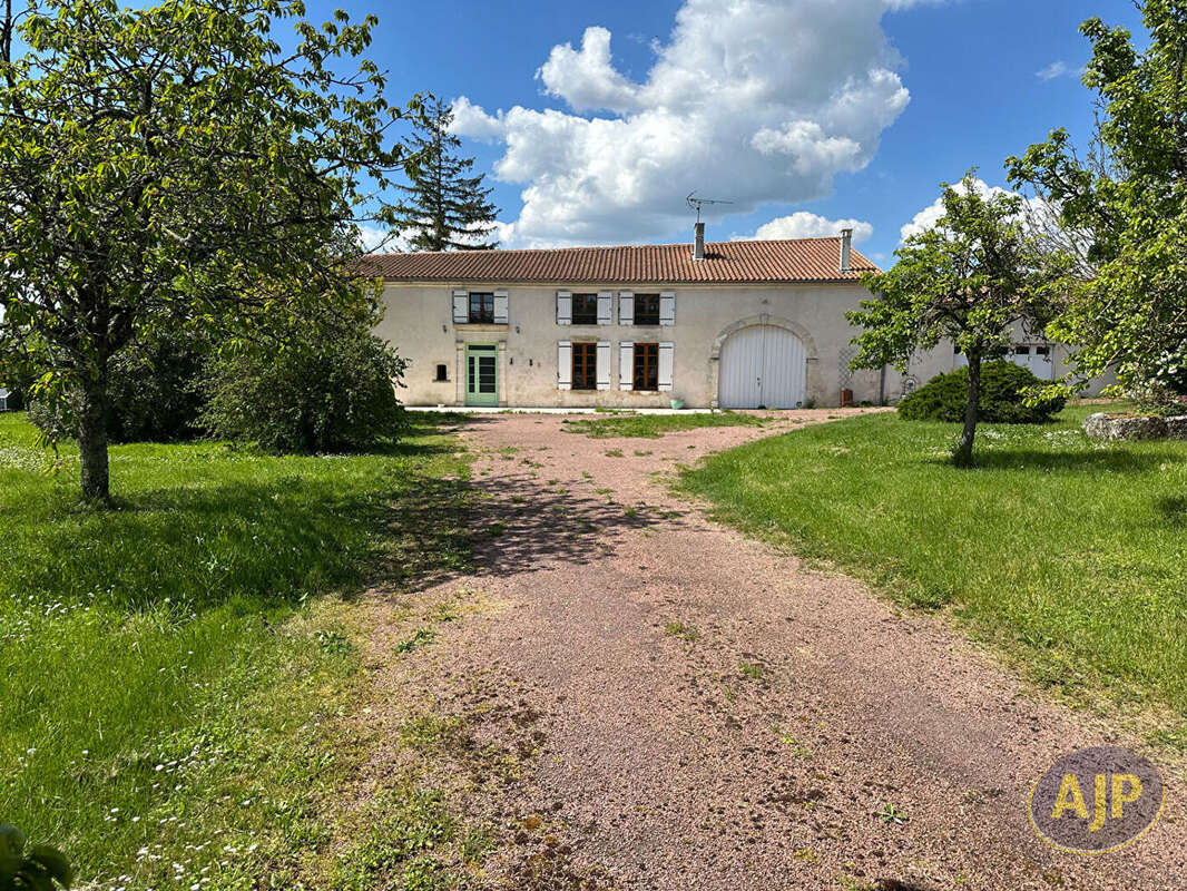 Maison à JARNAC-CHAMPAGNE