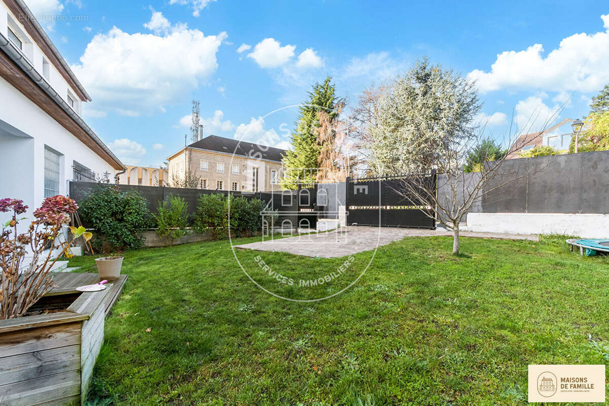 Maison à LA CELLE-SAINT-CLOUD