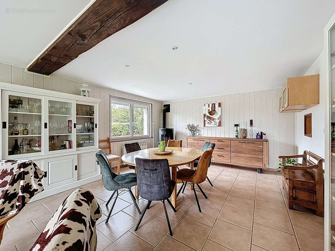 Maison à SAINT-JACQUES-DE-NEHOU